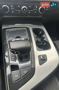 Внедорожник / Кроссовер Audi Q7 2016 в 