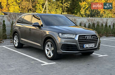 Внедорожник / Кроссовер Audi Q7 2016 в 