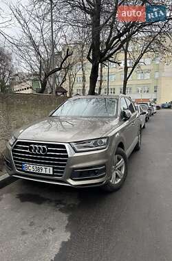 Внедорожник / Кроссовер Audi Q7 2017 в 