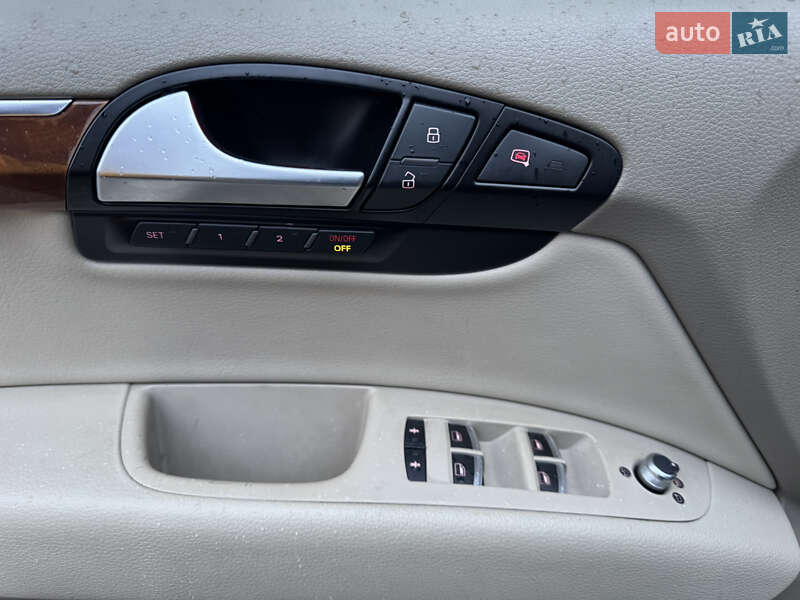 Позашляховик / Кросовер Audi Q7 2015 в Чернівцях