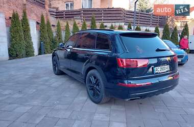 Внедорожник / Кроссовер Audi Q7 2016 в 