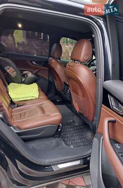 Внедорожник / Кроссовер Audi Q7 2016 в 