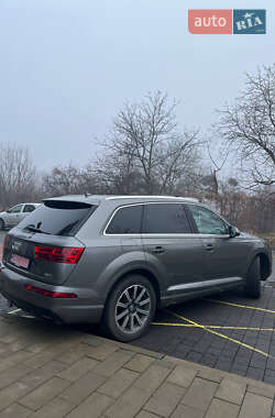 Позашляховик / Кросовер Audi Q7 2017 в 