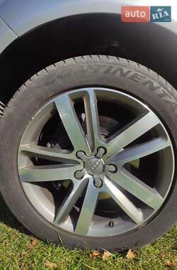 Внедорожник / Кроссовер Audi Q7 2013 в 