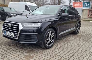 Внедорожник / Кроссовер Audi Q7 2016 в 