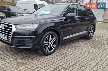 Внедорожник / Кроссовер Audi Q7 2016 в 