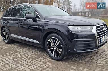 Внедорожник / Кроссовер Audi Q7 2016 в 