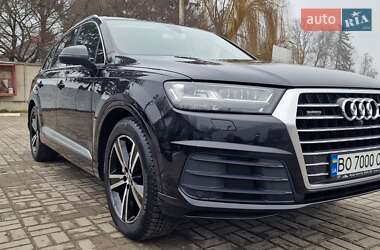 Внедорожник / Кроссовер Audi Q7 2016 в 