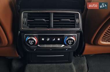 Внедорожник / Кроссовер Audi Q7 2016 в 