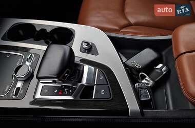 Внедорожник / Кроссовер Audi Q7 2016 в 