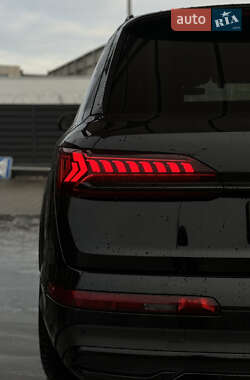 Внедорожник / Кроссовер Audi Q7 2021 в 