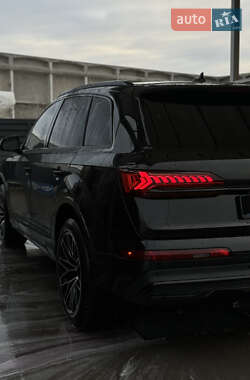 Внедорожник / Кроссовер Audi Q7 2021 в 