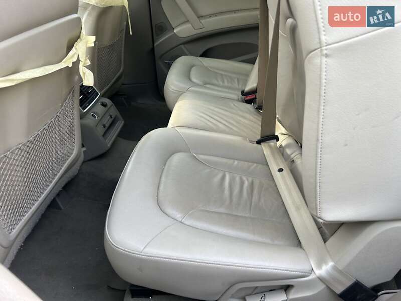 Позашляховик / Кросовер Audi Q7 2012 в Володимирі
