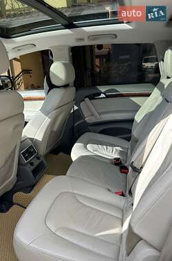 Позашляховик / Кросовер Audi Q7 2012 в 