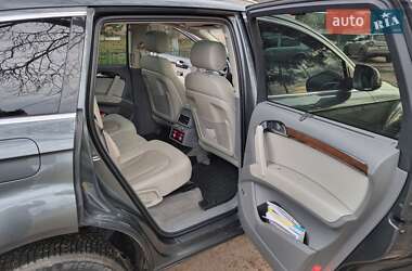 Позашляховик / Кросовер Audi Q7 2011 в 