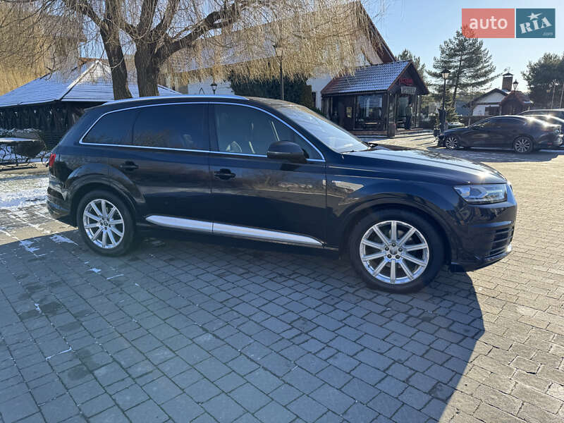 Позашляховик / Кросовер Audi Q7 2017 в Івано-Франківську