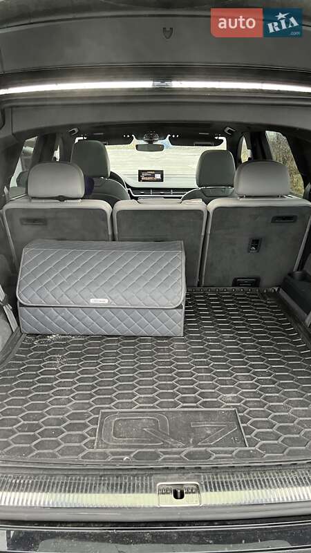 Внедорожник / Кроссовер Audi Q7 2017 в Хусте