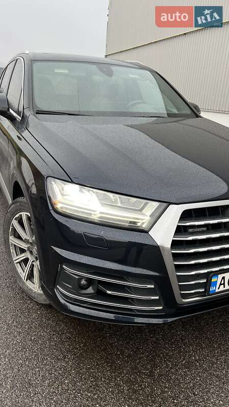 Внедорожник / Кроссовер Audi Q7 2017 в Хусте