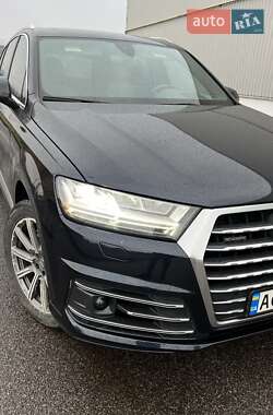 Внедорожник / Кроссовер Audi Q7 2017 в 