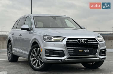 Внедорожник / Кроссовер Audi Q7 2017 в 