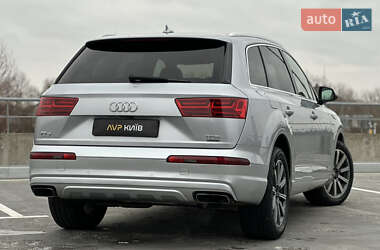 Внедорожник / Кроссовер Audi Q7 2017 в 