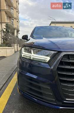 Внедорожник / Кроссовер Audi Q7 2018 в 