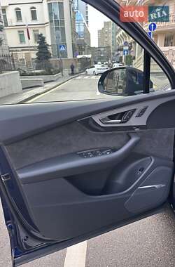 Внедорожник / Кроссовер Audi Q7 2018 в 