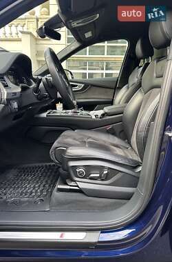 Внедорожник / Кроссовер Audi Q7 2018 в 