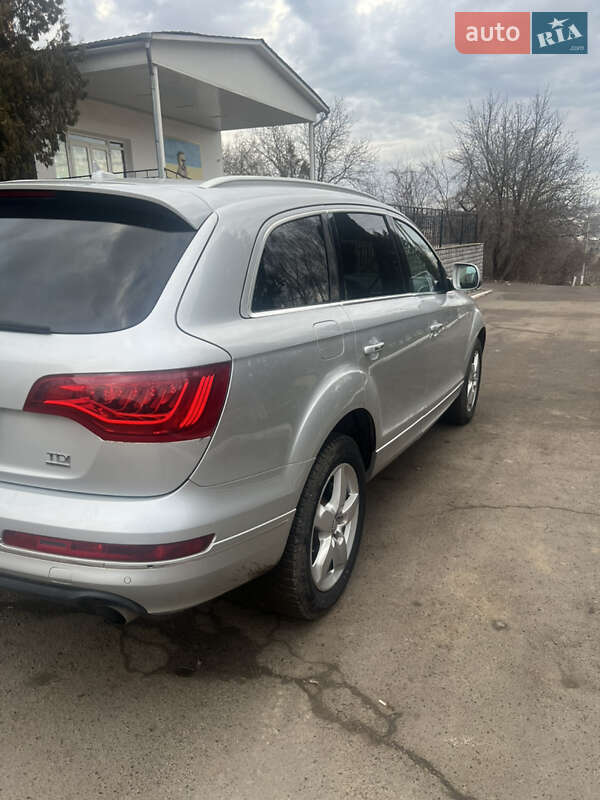 Позашляховик / Кросовер Audi Q7 2011 в Томашполі