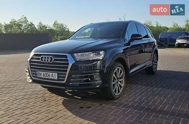 Позашляховик / Кросовер Audi Q7 2016 в Рівному