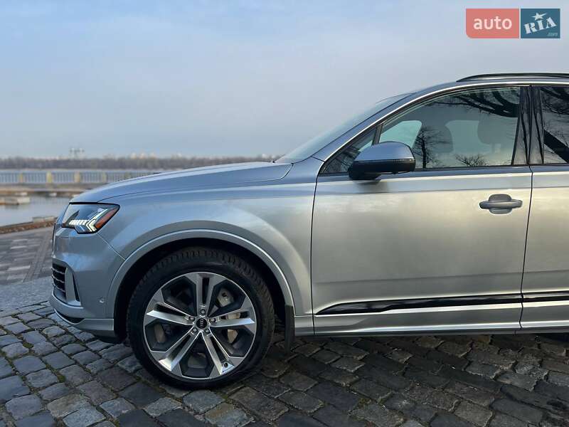 Внедорожник / Кроссовер Audi Q7 2021 в Киеве