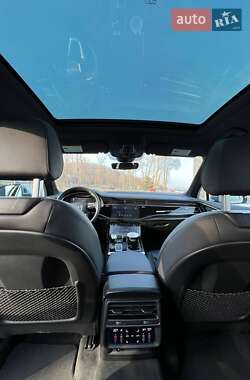 Позашляховик / Кросовер Audi Q7 2021 в 