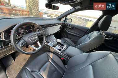 Позашляховик / Кросовер Audi Q7 2021 в 
