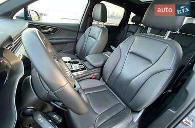 Позашляховик / Кросовер Audi Q7 2021 в 