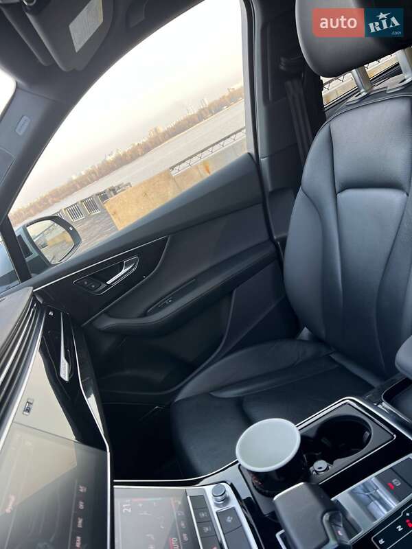 Внедорожник / Кроссовер Audi Q7 2021 в Киеве