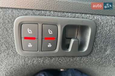 Позашляховик / Кросовер Audi Q7 2021 в 