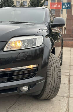 Позашляховик / Кросовер Audi Q7 2009 в 