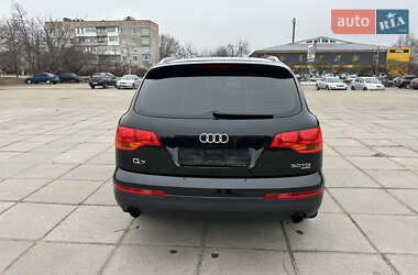 Позашляховик / Кросовер Audi Q7 2009 в 
