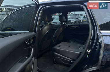 Внедорожник / Кроссовер Audi Q7 2016 в 