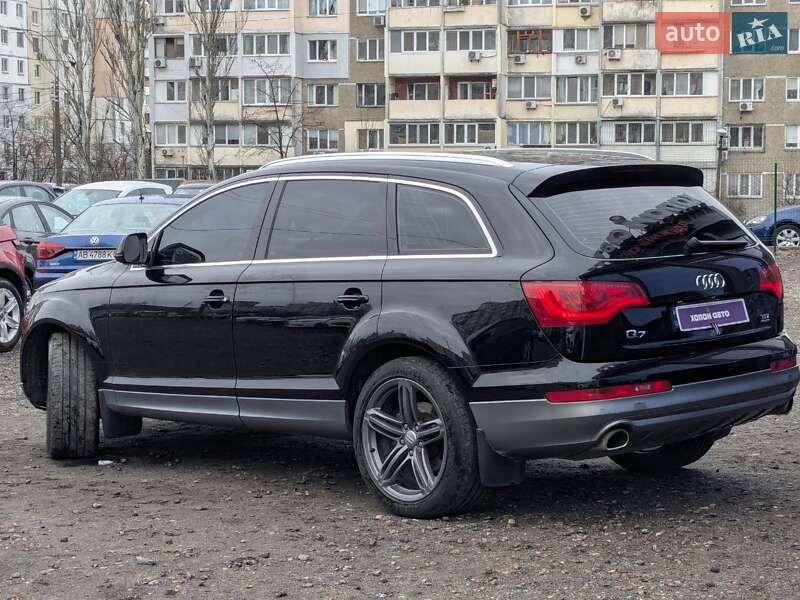 Позашляховик / Кросовер Audi Q7 2013 в Києві
