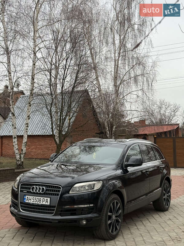 Позашляховик / Кросовер Audi Q7 2007 в 