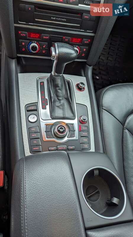 Позашляховик / Кросовер Audi Q7 2015 в Ужгороді