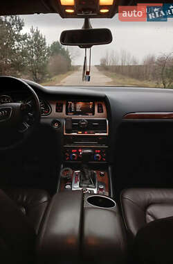 Внедорожник / Кроссовер Audi Q7 2013 в 