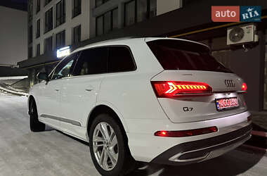 Внедорожник / Кроссовер Audi Q7 2020 в Новояворовске