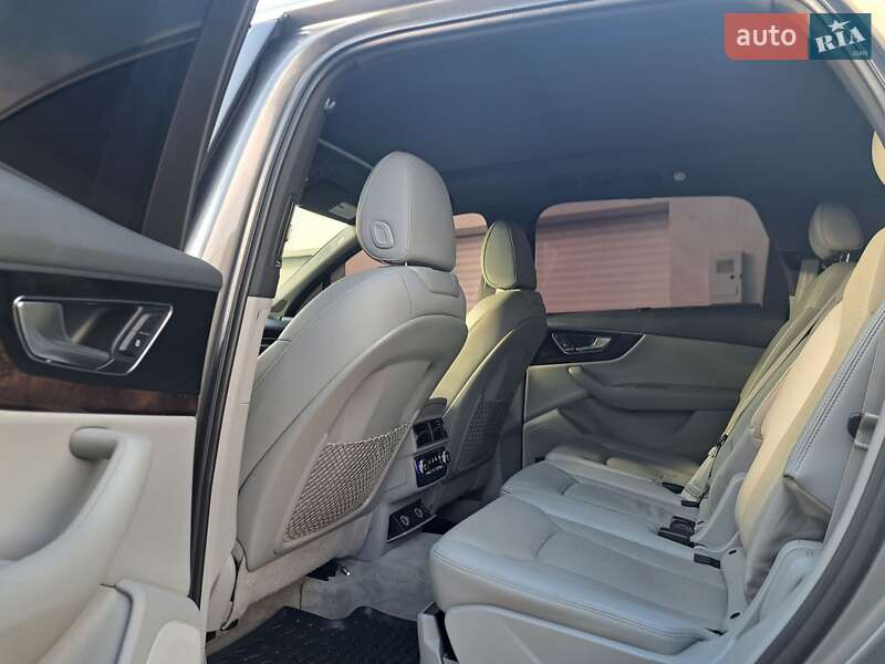 Позашляховик / Кросовер Audi Q7 2016 в Хмельницькому