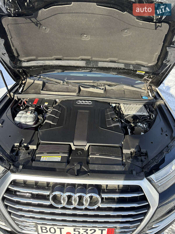Позашляховик / Кросовер Audi Q7 2018 в Лубнах
