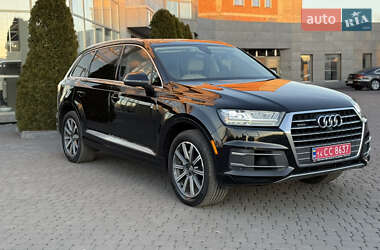 Внедорожник / Кроссовер Audi Q7 2016 в 