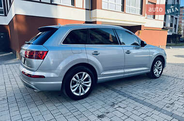 Внедорожник / Кроссовер Audi Q7 2016 в 