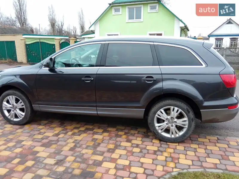Внедорожник / Кроссовер Audi Q7 2011 в 