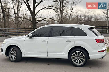 Позашляховик / Кросовер Audi Q7 2018 в 